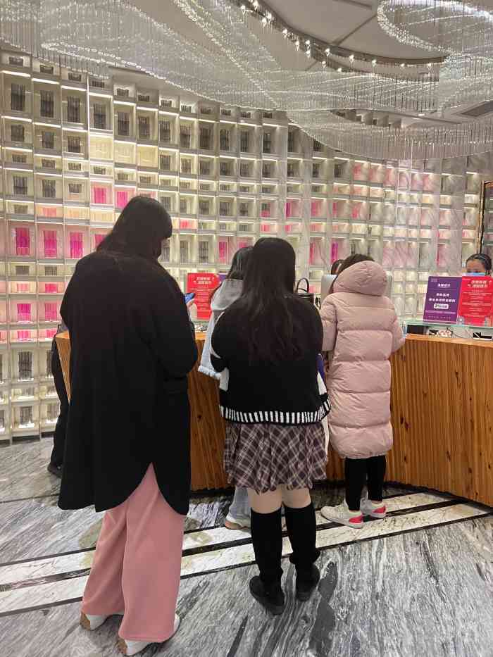 堂会(缤缤店)-"环境好,自助餐都几齐,不过要排队拿那噶就.