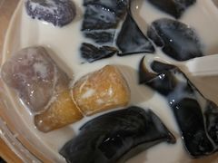 -赵记传承特色牛奶甜品(泉城广场店)