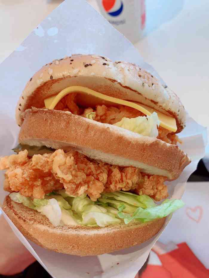 肯德基(盐城新纪元店)-"这家肯德基算是马路对面农工商的大概有20.