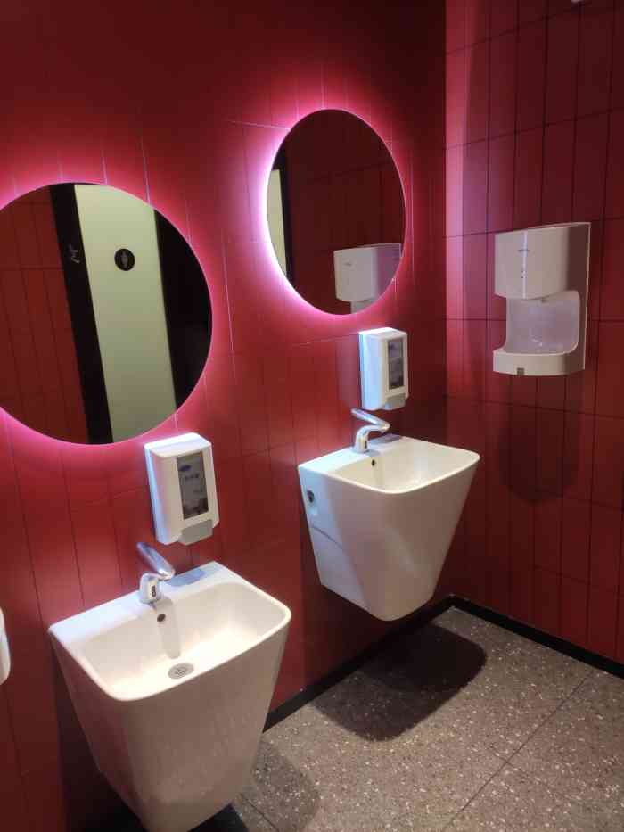 地方很好找是朋友介绍地方去的经常出门出差都要到肯