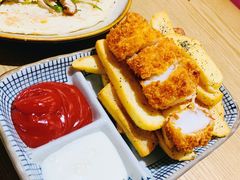 英式炸鱼配宽薯-HELLO 27 意面·沙拉·帕尼尼