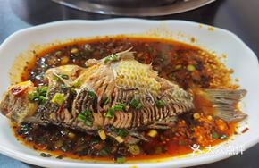 Scallion Crucian Carp Casserole