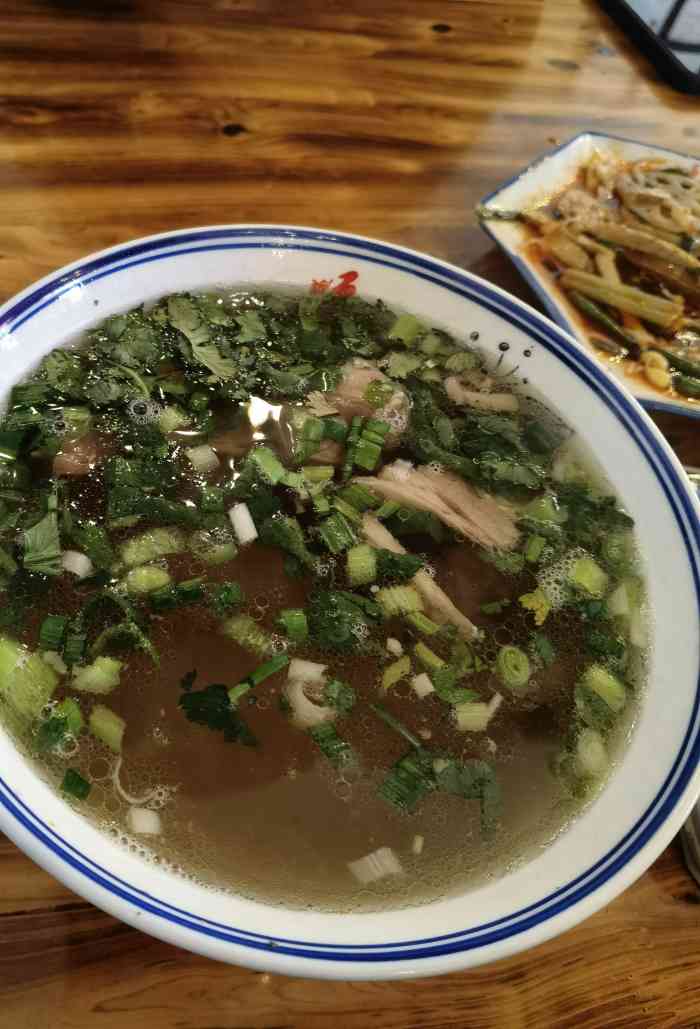 古徵雷记澄城水盆羊肉(孙武路店)-"[薄荷]环境:开了多年的老店,店内不