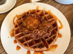 Chicken&nbsp;and&nbsp;waffle-Common Table · Brunch & Coffee