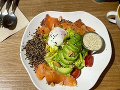 牛油果三文鱼沙拉-HELLO 27 意面·沙拉·帕尼尼