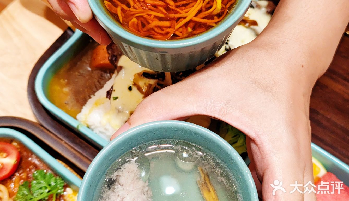 这家牛排店真的好吃，会上瘾[流泪][流泪]