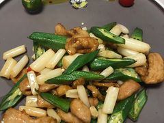 藕尖秋葵炒爽肉-金碧轩粤菜海鲜大酒楼