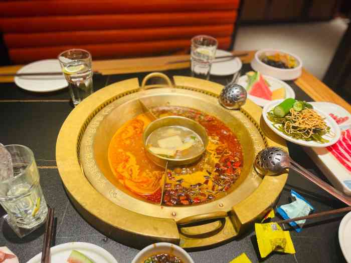 玖隆坡鱼头火锅(无锡荟聚中心店)