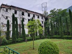 -四川汶川特大地震漩口中学遗址