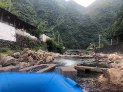 -安吉龙王山峡谷漂流