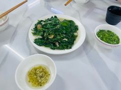 炒枸杞叶-正宗普宁豆干坊·洪记砂锅粥(红领巾路店)