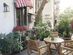 -彳亍咖啡·这里(水湾路店)