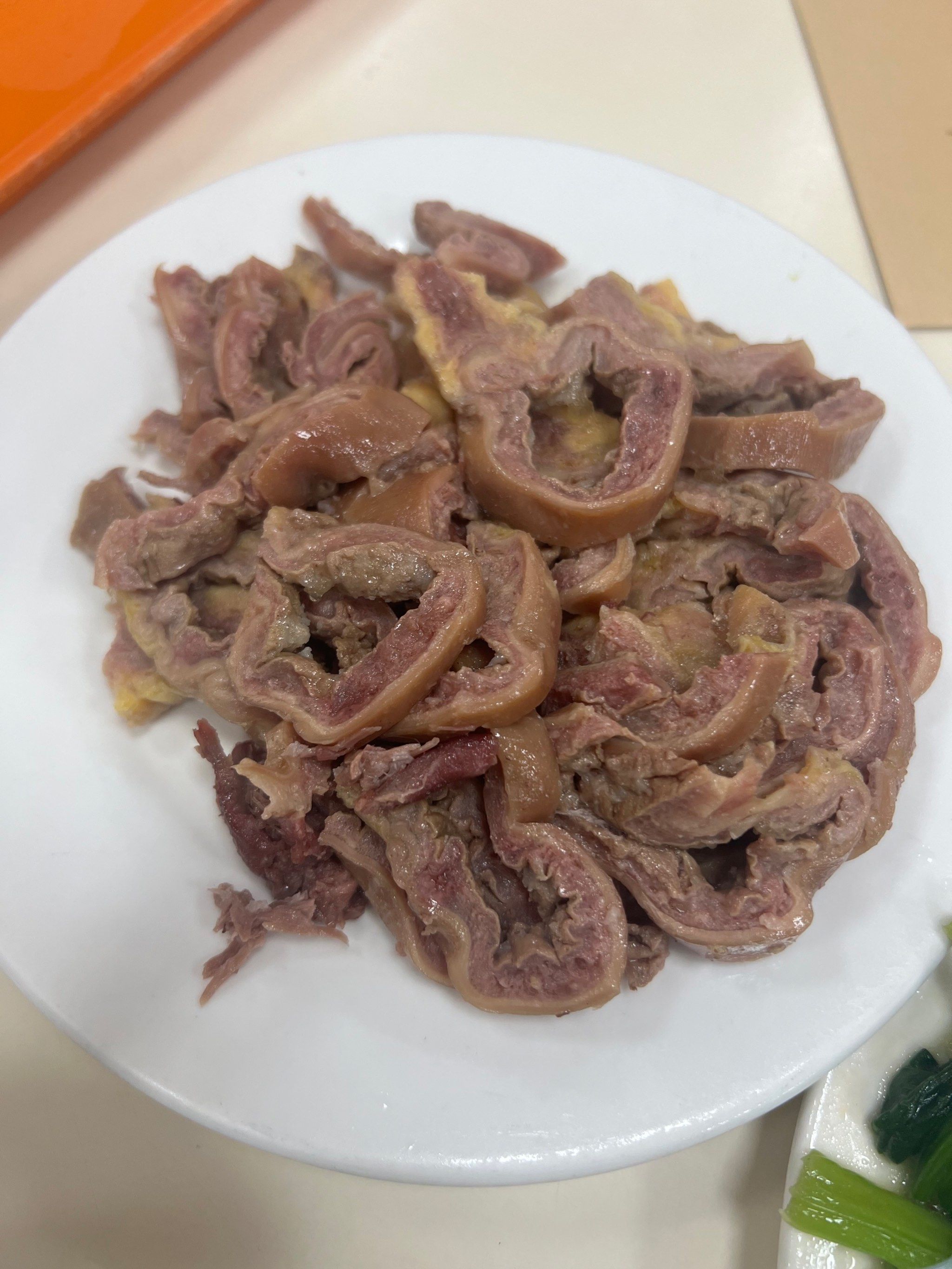 好味道始终如一,就是驴肉是凉的,驴板肠很咸
