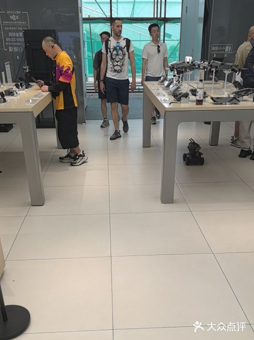 DJI大疆(深圳华强北曼哈授权体验店)图片