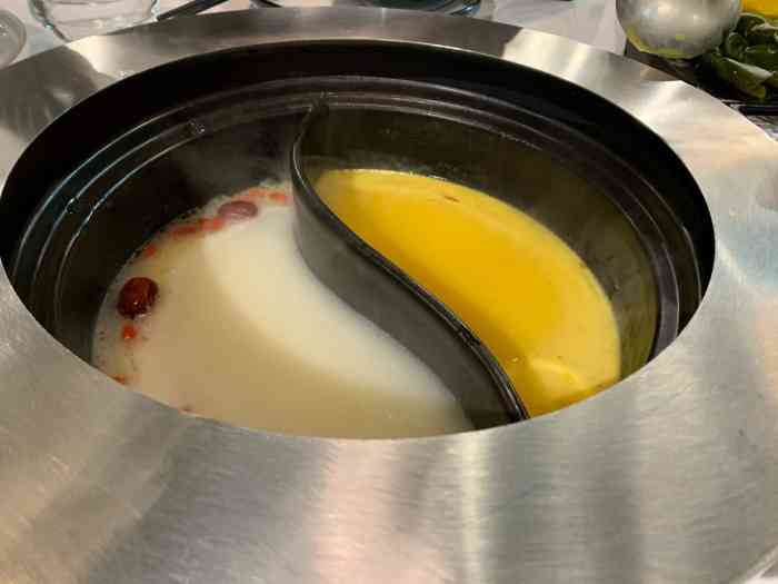 神筋·牛筋米捞火锅(宝龙广场店)-"口味:锅底很特别,跟一般的火锅不一