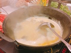 -鲜入围煮花胶鸡海鲜火锅