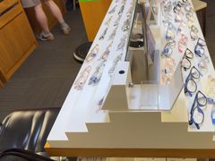 -优医视平价眼镜蔡司依视路折扣工厂店(十里堡店)