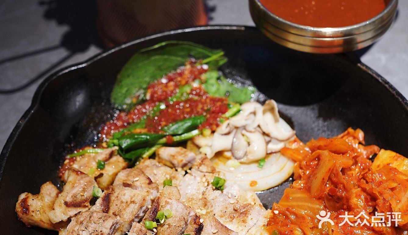 生吃一整只活章鱼⁉️杭州zui好吃韩料被我找到了‼️熔岩🐓好吃哭