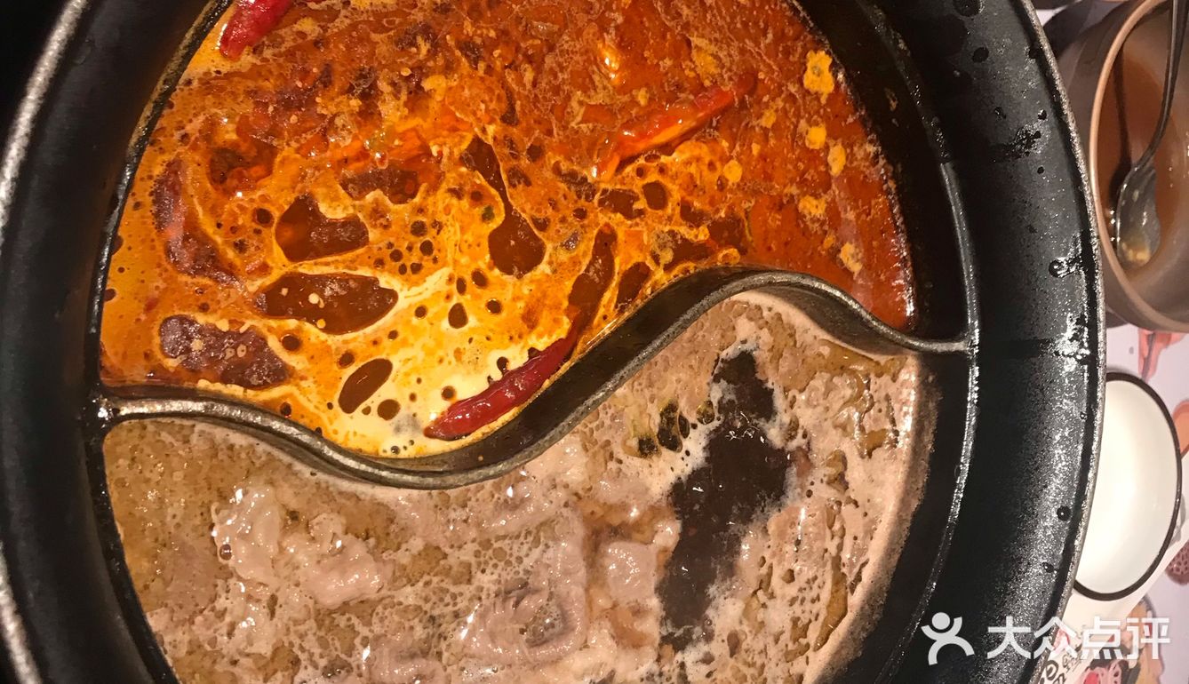 这家店是在这个商场新开的。孩子正好在这有课