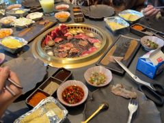 -铭牛烧肉·和牛海鲜自助(高新月牙湖店)
