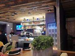 -TRIPLE 8 China Bar & Grill