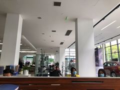 -上海宝信宝马4S店