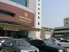 -京都信苑饭店-停车场