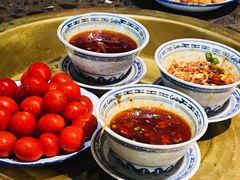 -沪小二炭火蛙锅(淮海中路美食不夜城店)
