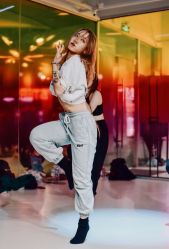 -CASTER跳舞俱乐部