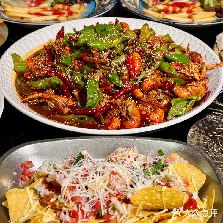 没出国 在郑州！平价餐厅里他真的坠有氛围‼️