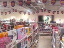 -嗨本可潮玩仓(大兴大悦春风里店)