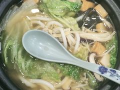 鱼豆腐蘑菇米线-河间驴肉火烧
