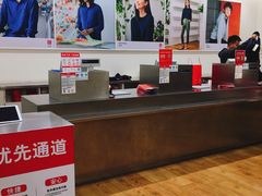 -优衣库(郑州丹尼斯大卫城店)