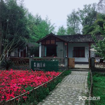 有小太阳的时候坐在院坝内非常舒服