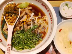 -呷佬·长沙手工米粉(金沙江路店)