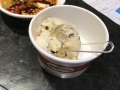 哈根达斯-钱小奴海鲜自助黑金店(杭州滨江龙湖店)