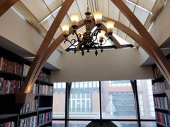 -钟书阁(松江泰晤士小镇店)