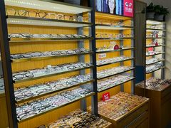 -优医视平价眼镜蔡司依视路折扣工厂店(十里堡店)