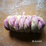 一切都很如意，只是揭锅时，不见双色卷儿变成统一的米黄色