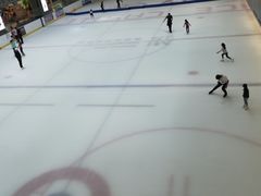 -冰堡国际溜冰场(观澜湖新城MHMALL店)