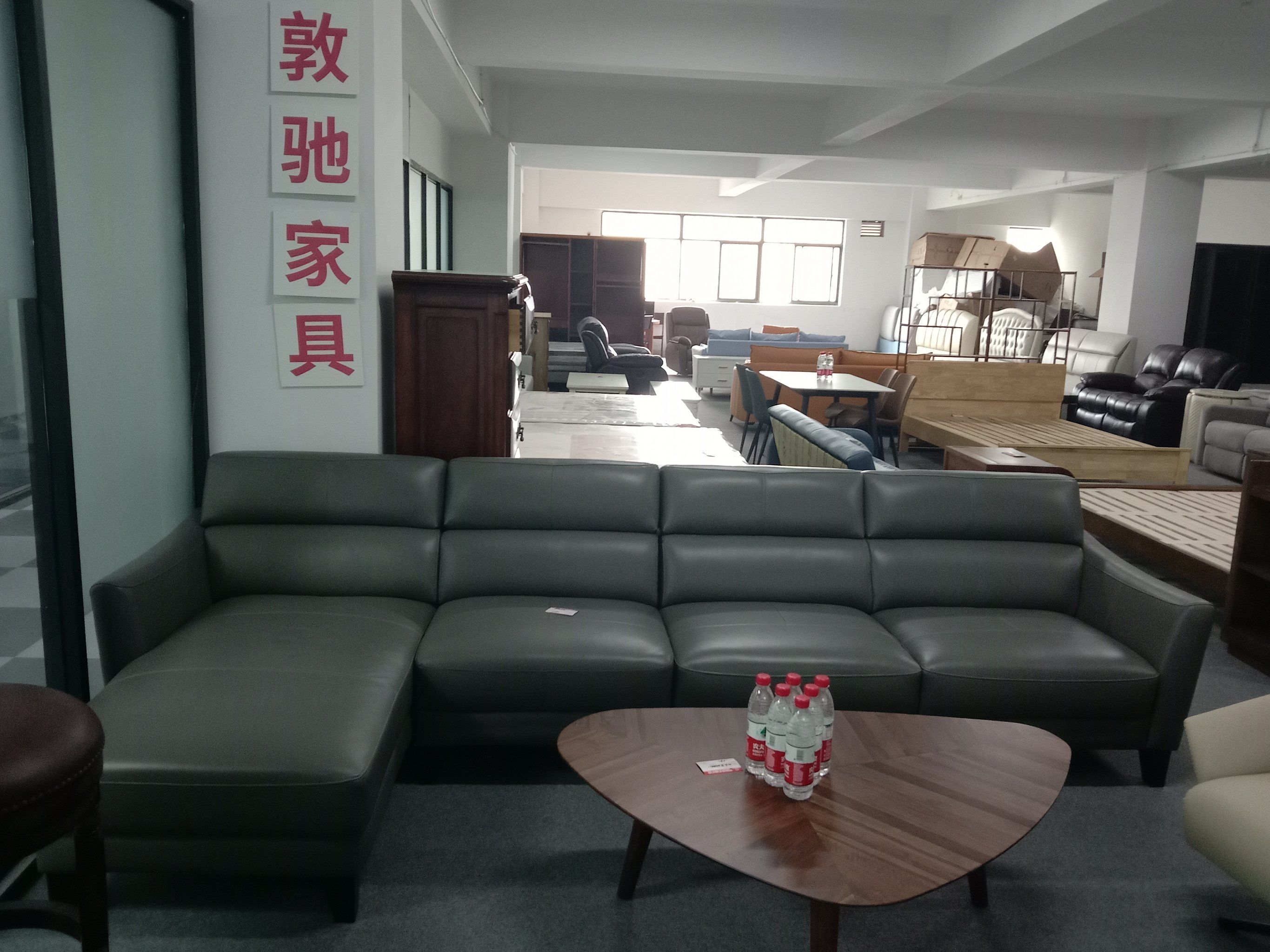 园区,宝藏青色好看,时代不一样的家具,佳美物联,经济实惠,都是珍品啊!