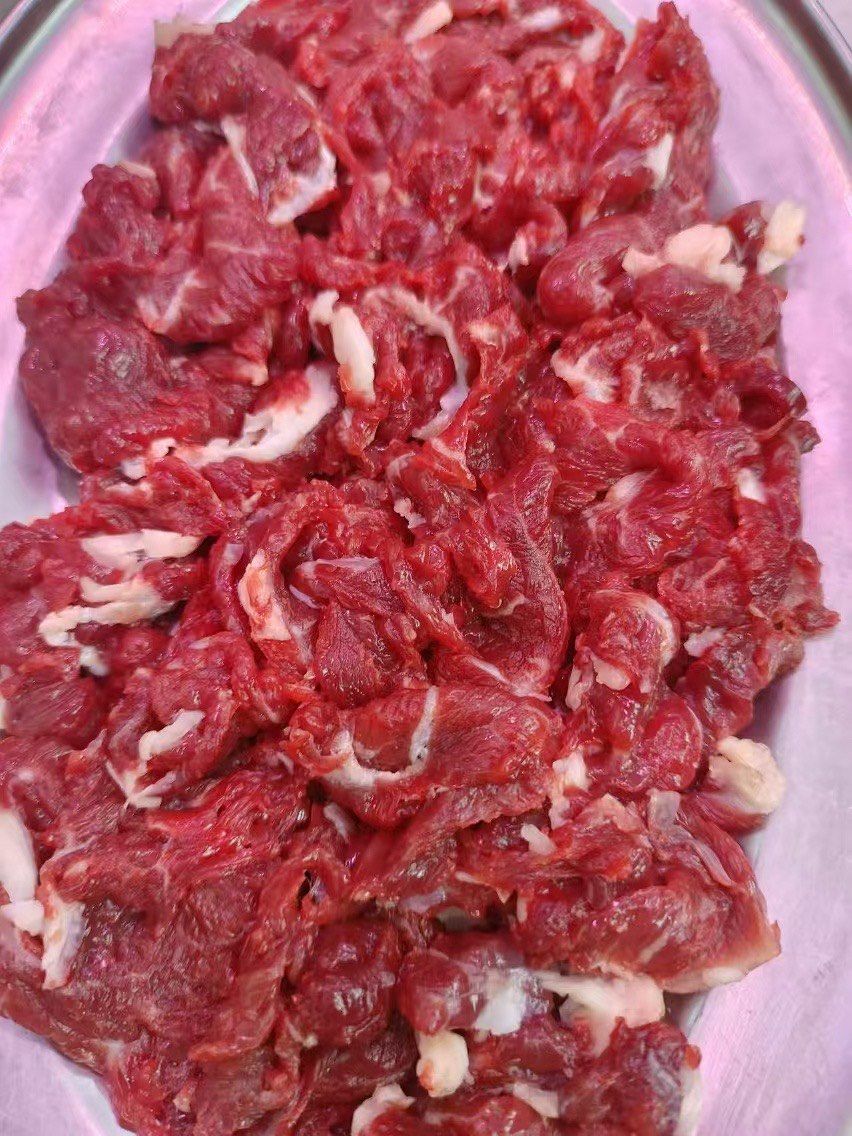 🥩 精选的牛肉部位,如嫩牛肉,吊龙,匙