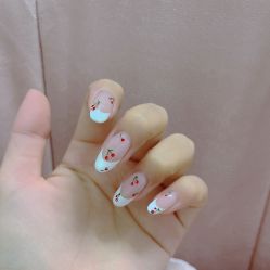 -花岐款式专研健康美甲沙龙