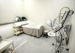 -苗方清颜专业祛痘·皮肤管理