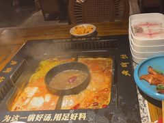 -老牌坊云南鱼豆花火锅(哈西万达店)