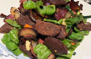 Highland Millet Cake Stir-fried with Air-dried Pork