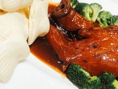 扒烧猪头配小饼-扬州狮子楼·非遗淮扬菜(总店)