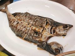 烤鲅鱼-洁神饭庄·海鲜·青岛菜·30年老字号(五四广场店)