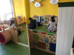 -乐融婴幼儿成长中心(四季青校区)
