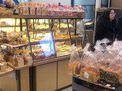 面包甜点陈列柜-山崎面包(苏州中心店)